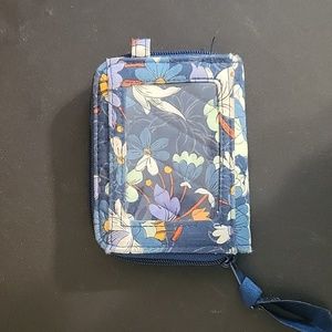 Vera Bradley Zip Arpund Wallet "Floral Bursts"